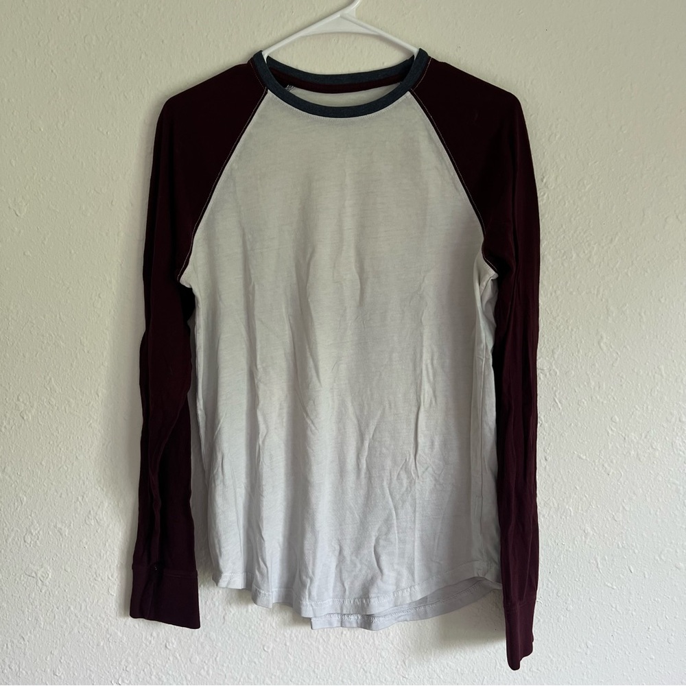 Men’s S/M Baseball Style Maroon Long Sleeve Shirt